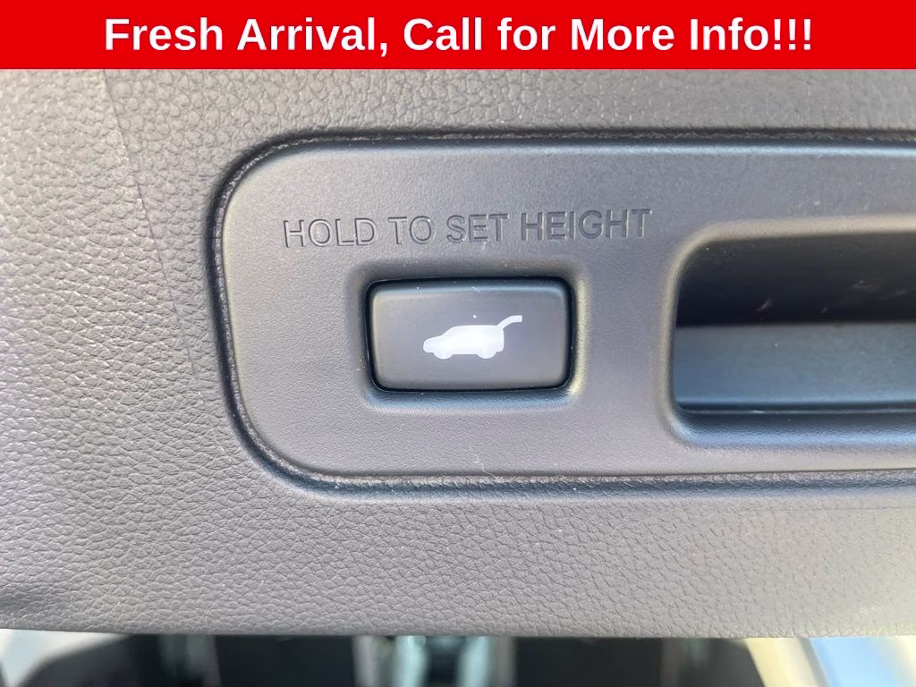 2025 Lunar Silver Metallic Honda Pilot EX-L AWD SUV