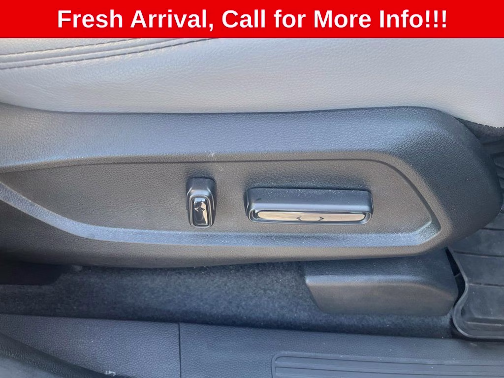 2025 Lunar Silver Metallic Honda Pilot EX-L AWD SUV
