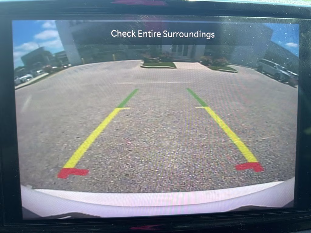 2022 Bright White Clearcoat Chrysler Pacifica Touring L FWD Van