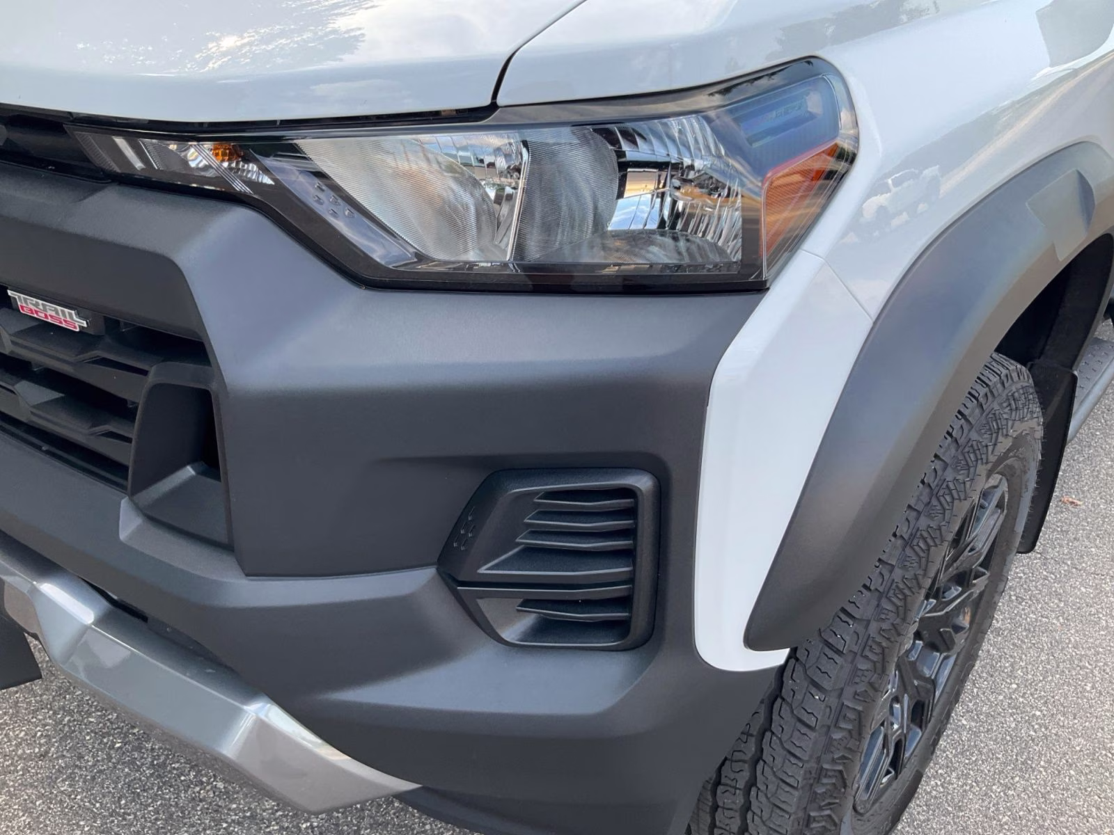 2024 Summit White Chevrolet Colorado Trail Boss 4X4 Truck