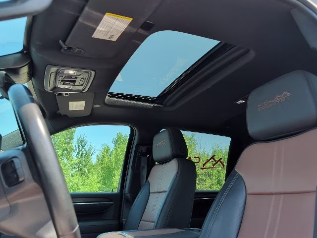 2025 Iridescent Pearl Tricoat Chevrolet Silverado 3500HD High Country 4X4 Truck