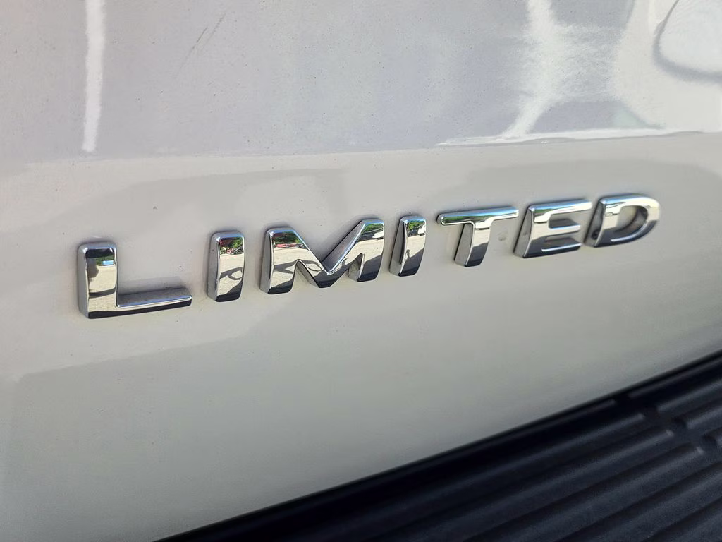 2021 White Metallic Ford Expedition Limited RWD SUV