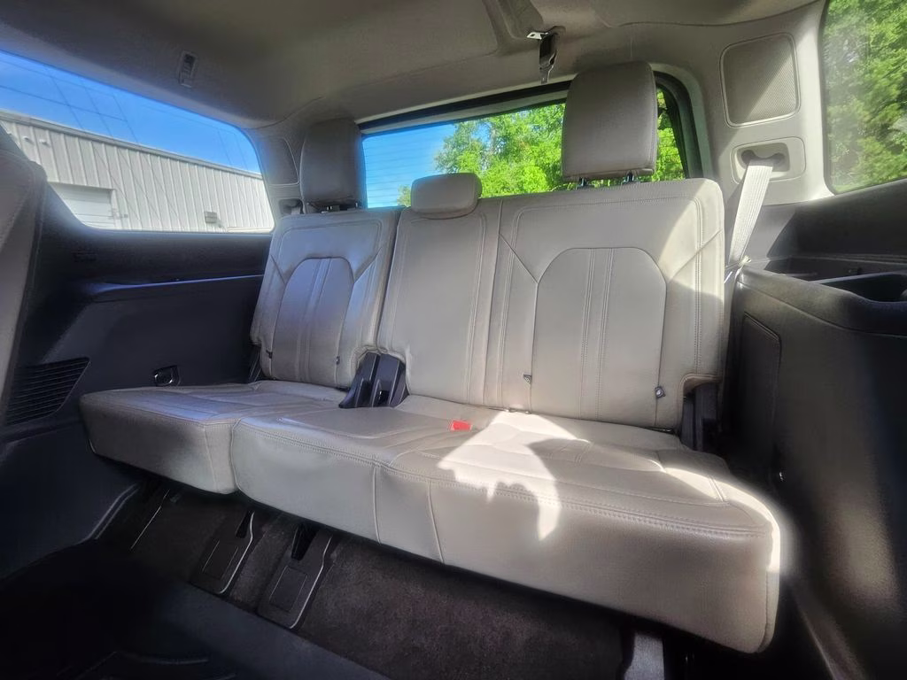 2021 White Metallic Ford Expedition Limited RWD SUV