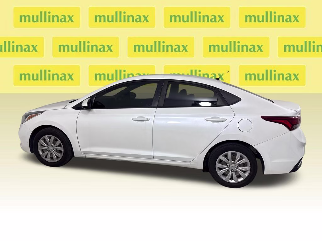 2019 Frost White Hyundai Accent SE FWD Sedan