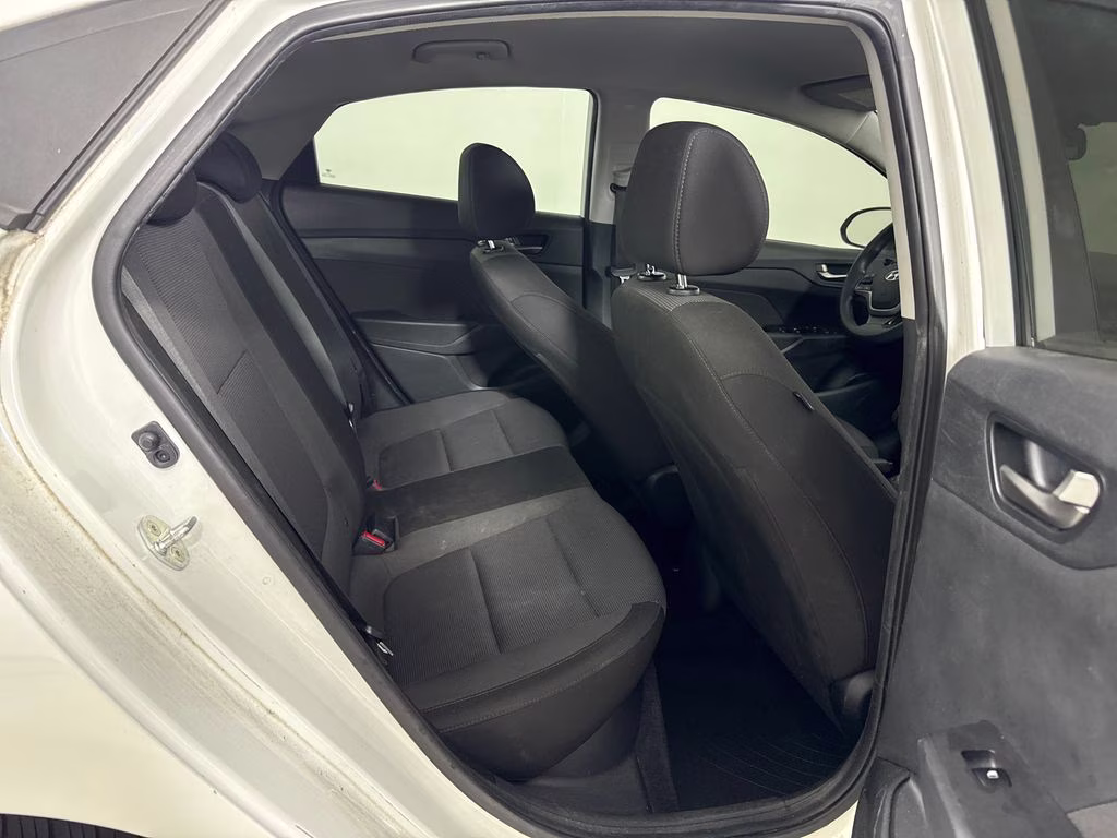 2019 Frost White Hyundai Accent SE FWD Sedan