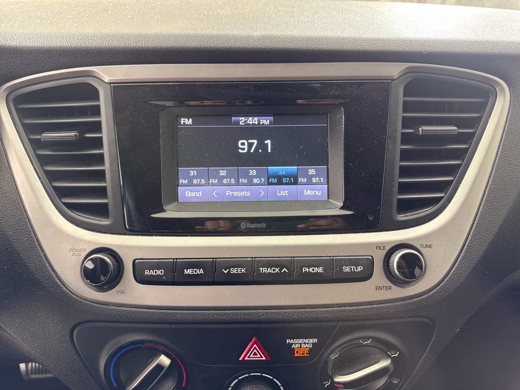 2019 Frost White Hyundai Accent SE FWD Sedan