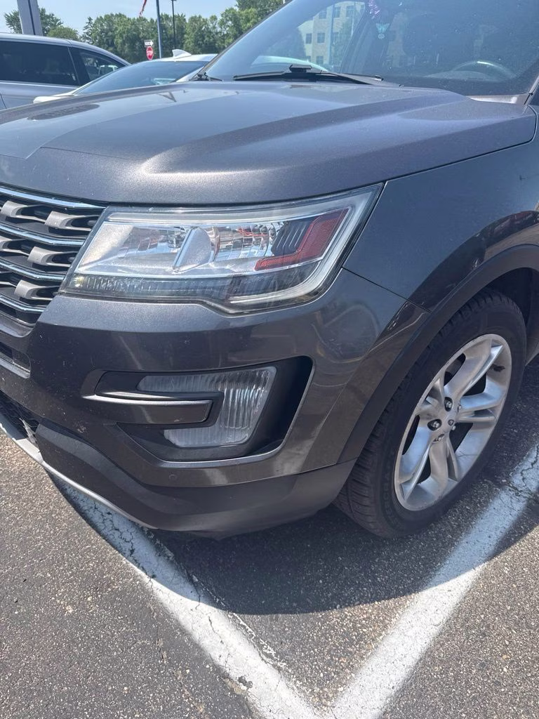 2017 Magnetic Ford Explorer XLT w/Comfort & Tow Pkg 4X4 SUV
