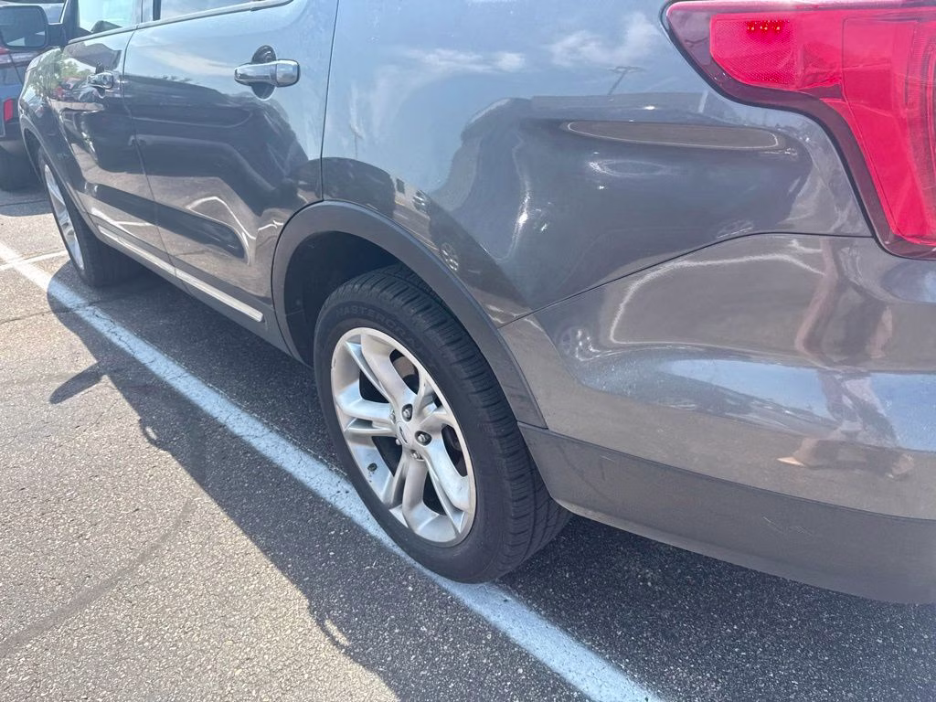 2017 Magnetic Ford Explorer XLT w/Comfort & Tow Pkg 4X4 SUV