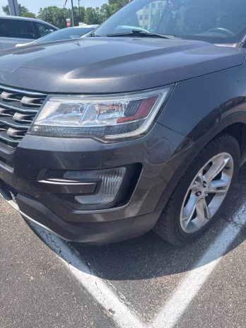 2017 Magnetic Ford Explorer XLT w/Comfort & Tow Pkg 4X4 SUV