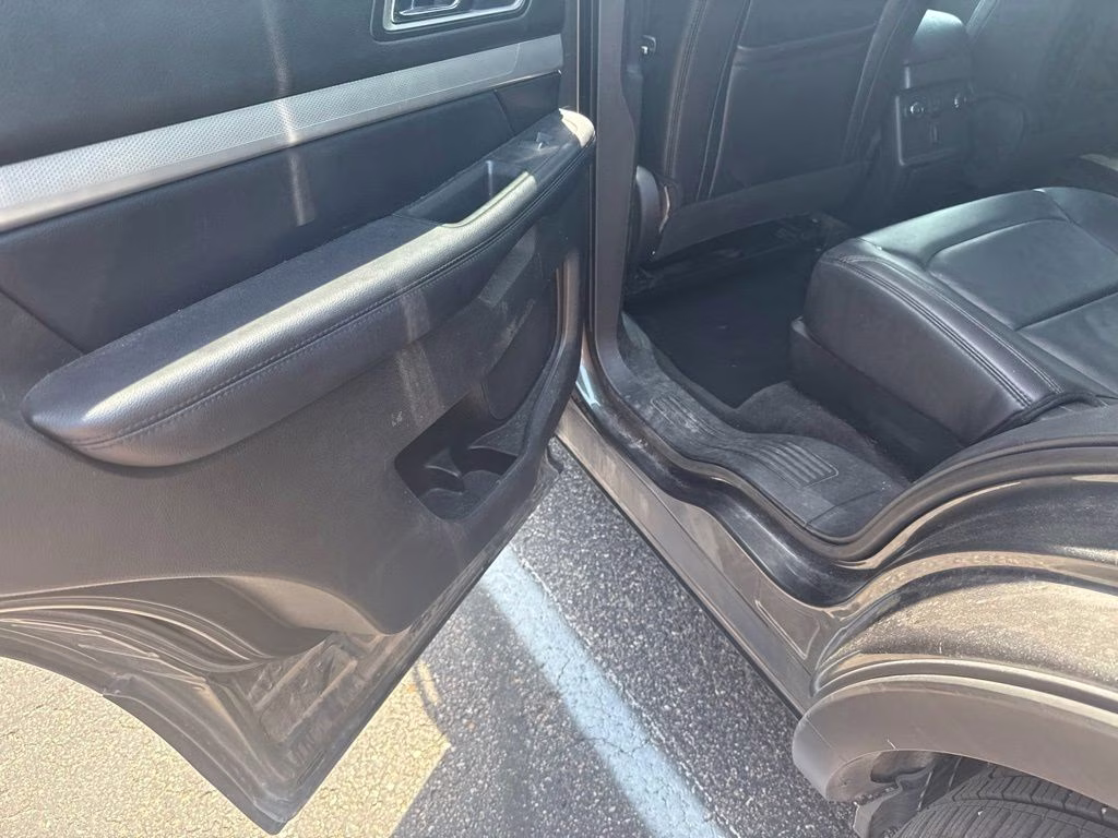 2017 Magnetic Ford Explorer XLT w/Comfort & Tow Pkg 4X4 SUV