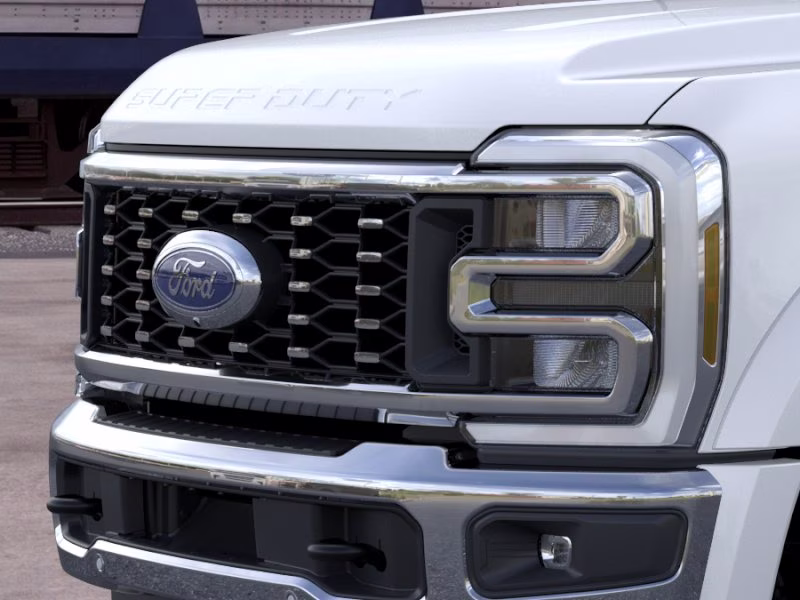 2026 Star White Metallic Tri-Coat Ford Super Duty F-450 DRW LARIAT 4X4 Truck