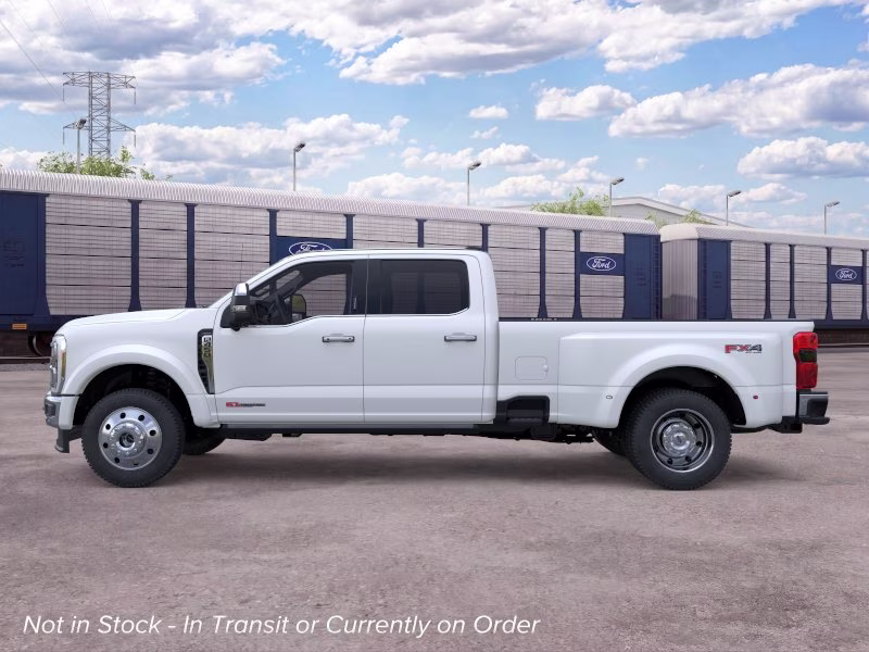 2026 Star White Metallic Tri-Coat Ford Super Duty F-450 DRW LARIAT 4X4 Truck