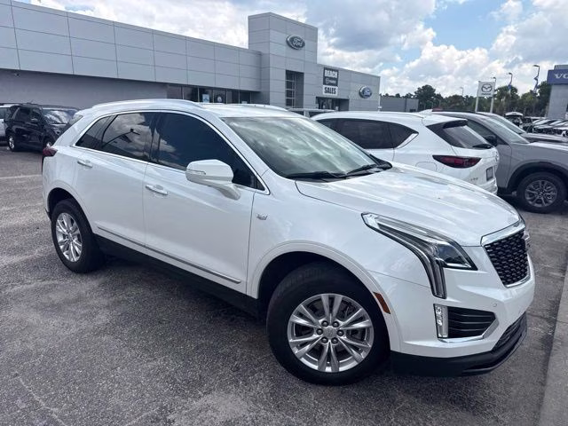 2023 Crystal White Tricoat Cadillac XT5 Luxury FWD SUV