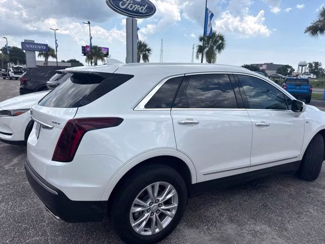 2023 Crystal White Tricoat Cadillac XT5 Luxury FWD SUV