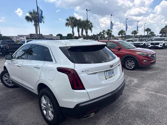 2023 Crystal White Tricoat Cadillac XT5 Luxury FWD SUV