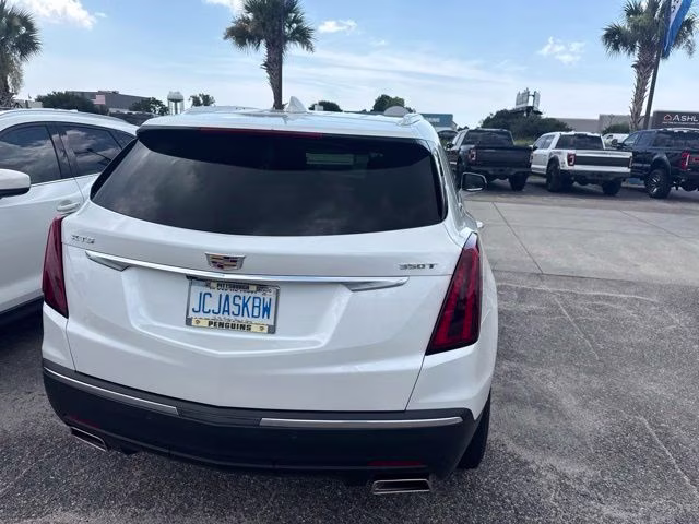 2023 Crystal White Tricoat Cadillac XT5 Luxury FWD SUV