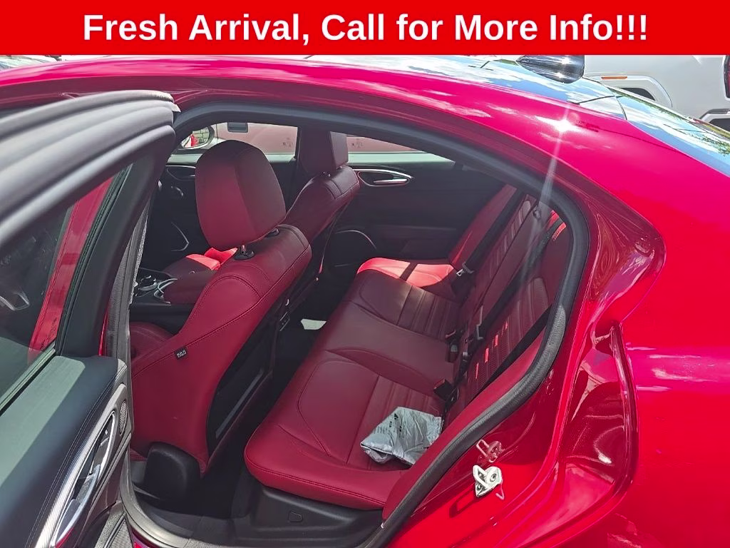2022 Alfa Rosso Alfa Romeo Giulia Veloce AWD Sedan