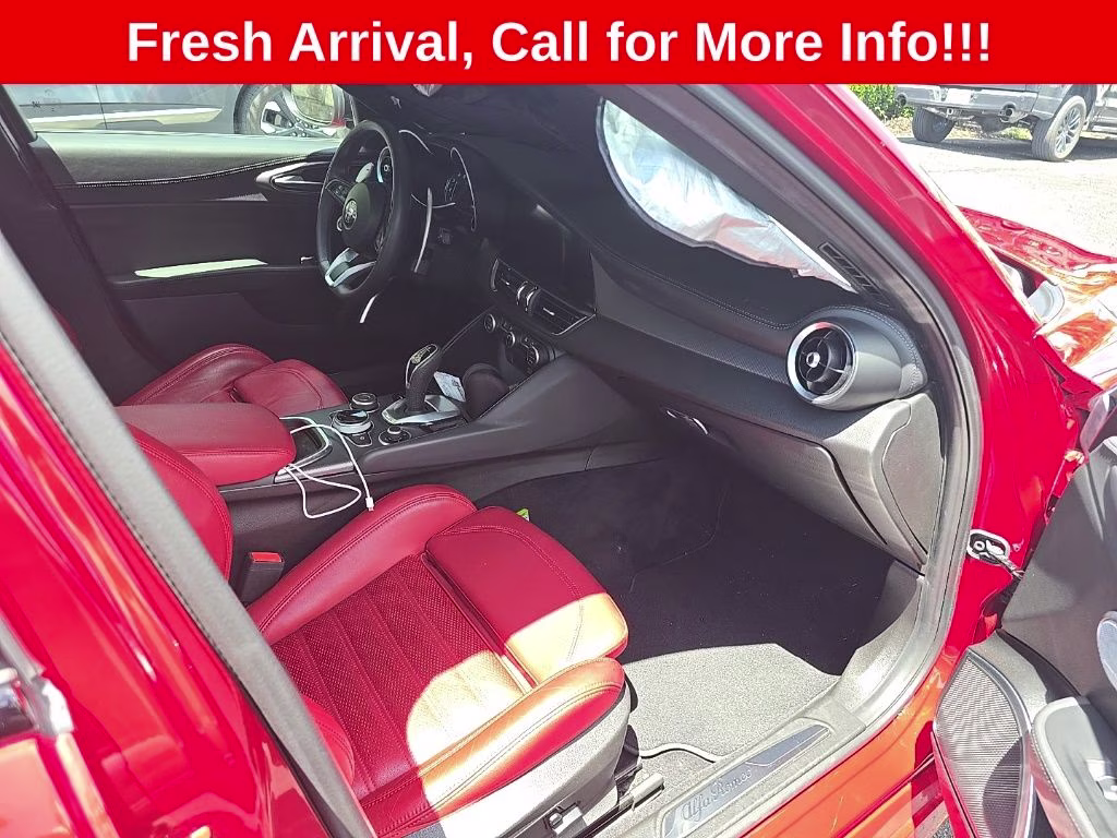 2022 Alfa Rosso Alfa Romeo Giulia Veloce AWD Sedan