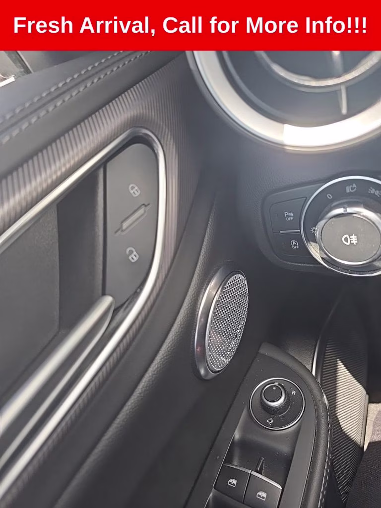 2022 Alfa Rosso Alfa Romeo Giulia Veloce AWD Sedan