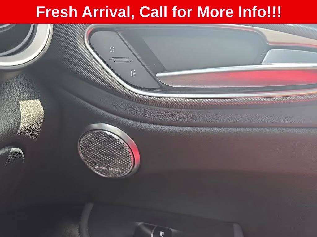 2022 Alfa Rosso Alfa Romeo Giulia Veloce AWD Sedan