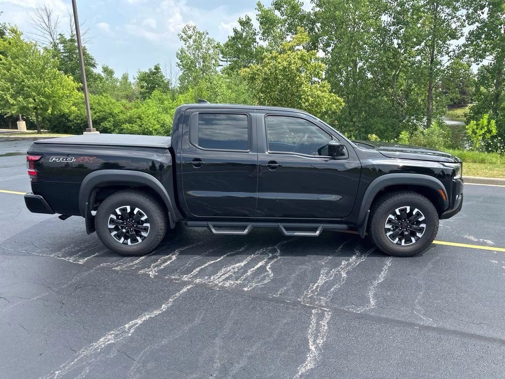 2022 Super Black Nissan Frontier PRO-4X 4X4 Truck