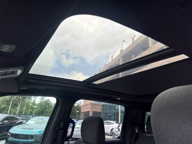 2019 Diamond Black Crystal Pearlcoat Ram 1500 Big Horn/Lone Star Crew Cab Pickup RWD Truck