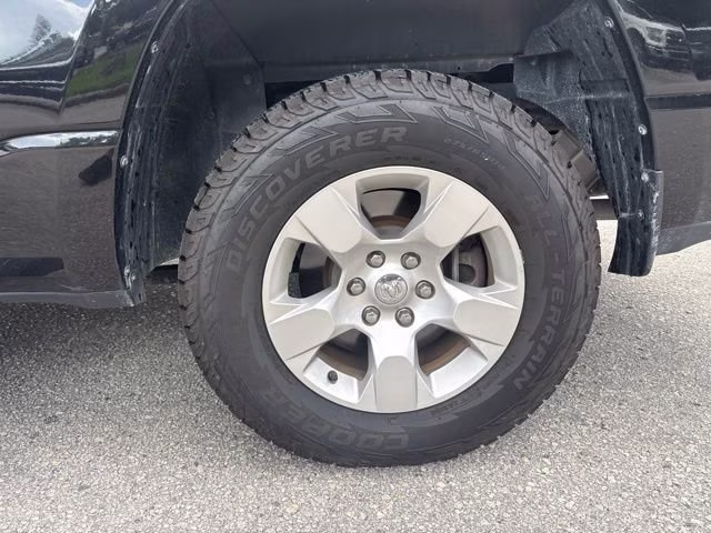 2019 Diamond Black Crystal Pearlcoat Ram 1500 Big Horn/Lone Star Crew Cab Pickup RWD Truck