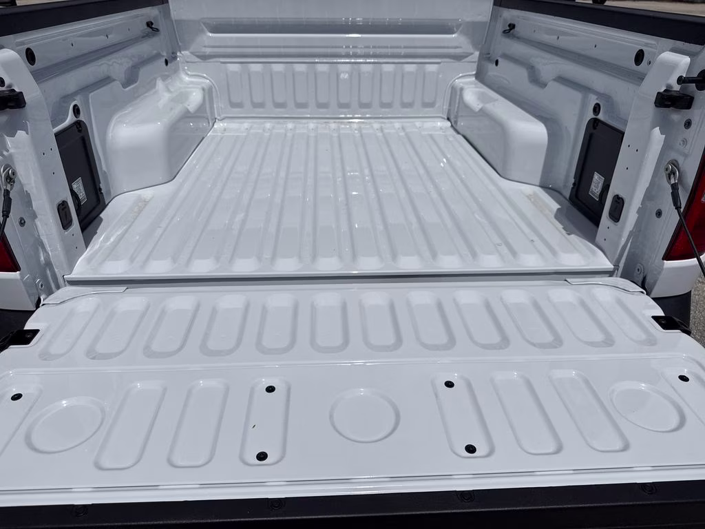 2026 Oxford White Ford Maverick XL FWD Truck