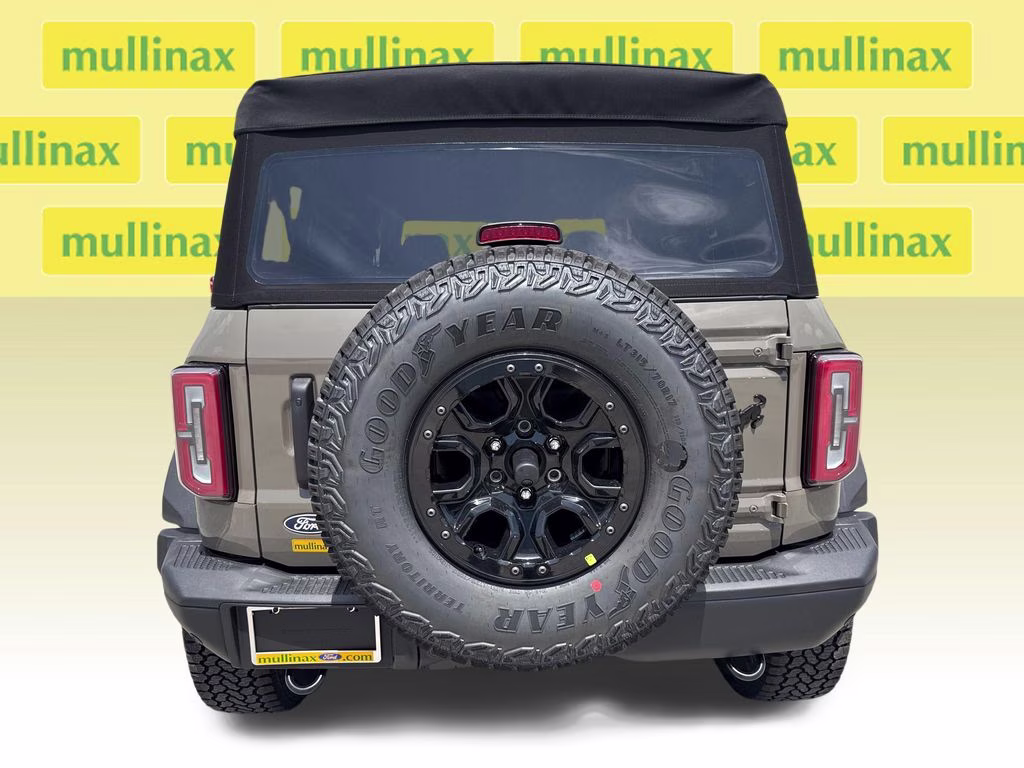 2026 Gray Ford Bronco Badlands 4X4 SUV