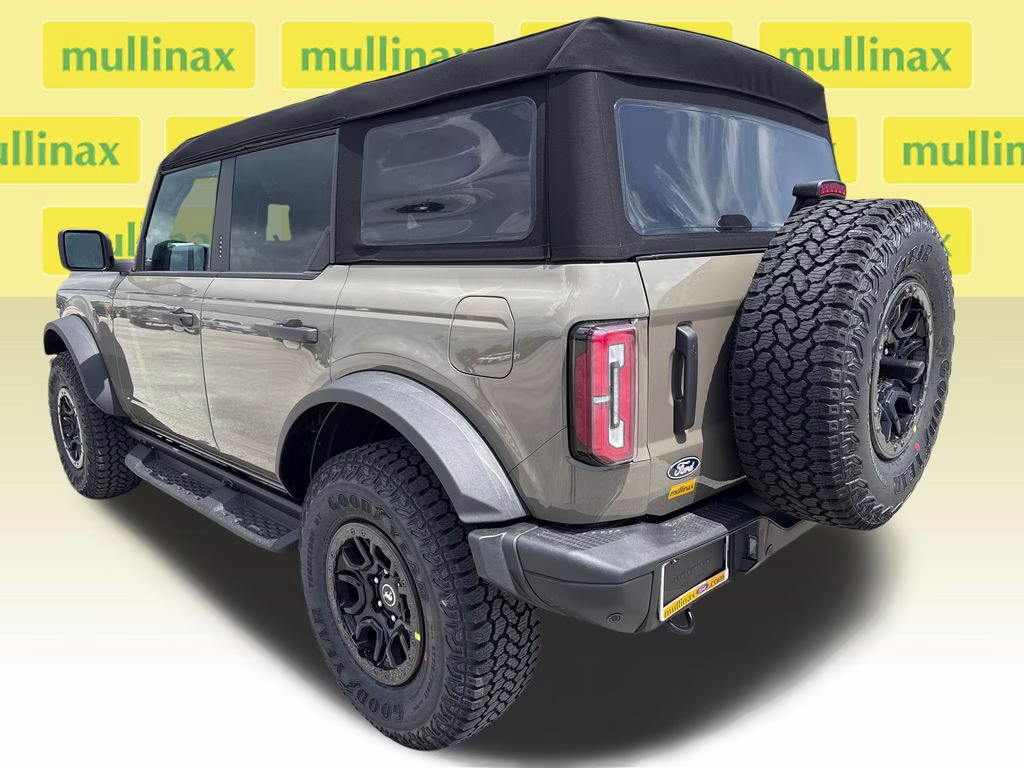 2026 Gray Ford Bronco Badlands 4X4 SUV