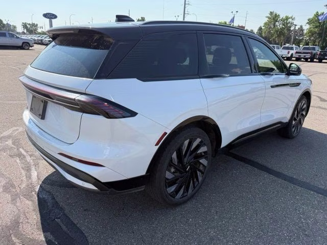 2025 White Platinum Metallic Tri-Coat Lincoln Nautilus Reserve AWD SUV