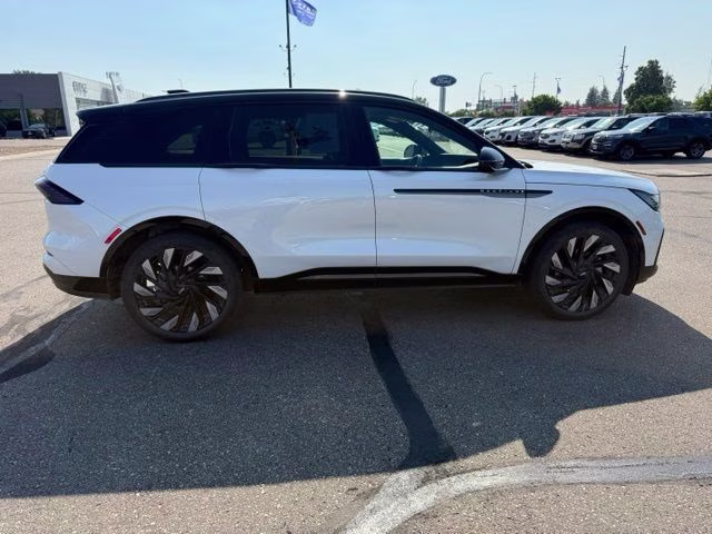 2025 White Platinum Metallic Tri-Coat Lincoln Nautilus Reserve AWD SUV