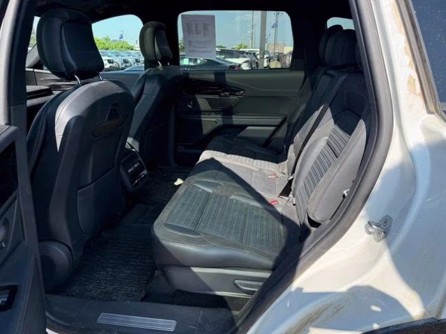 2025 White Platinum Metallic Tri-Coat Lincoln Nautilus Reserve AWD SUV