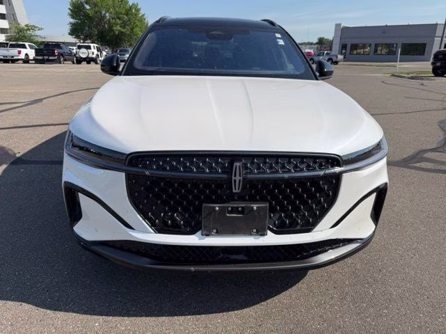 2025 White Platinum Metallic Tri-Coat Lincoln Nautilus Reserve AWD SUV