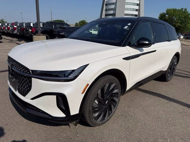 2025 White Platinum Metallic Tri-Coat Lincoln Nautilus Reserve AWD SUV