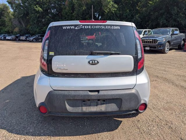 2016 Bright Silver Kia Soul Base FWD Hatchback