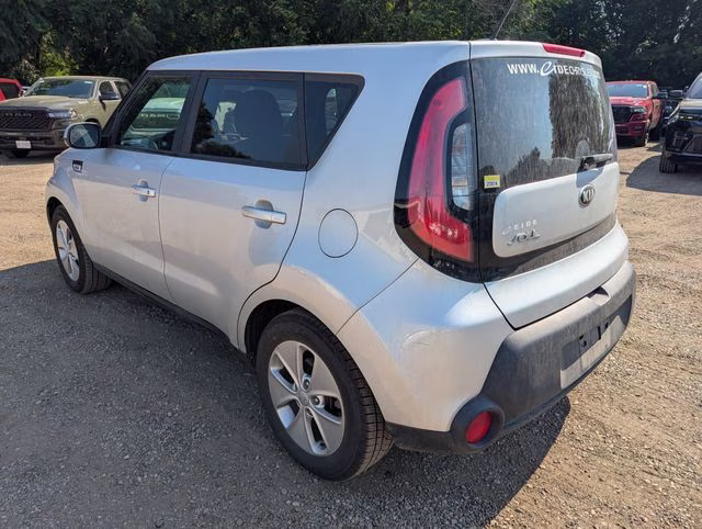 2016 Bright Silver Kia Soul Base FWD Hatchback
