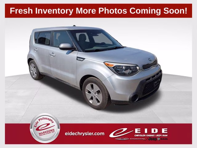 2016 Bright Silver Kia Soul Base FWD Hatchback