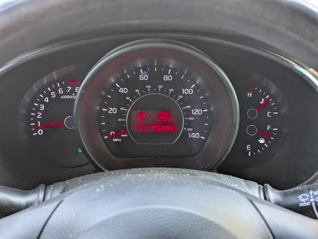 2016 Bright Silver Kia Soul Base FWD Hatchback
