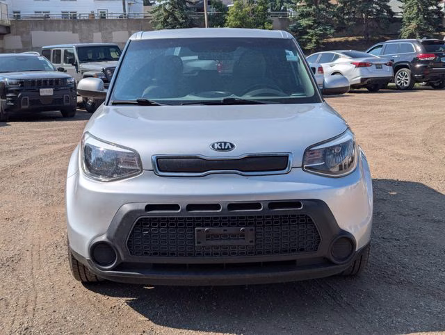 2016 Bright Silver Kia Soul Base FWD Hatchback