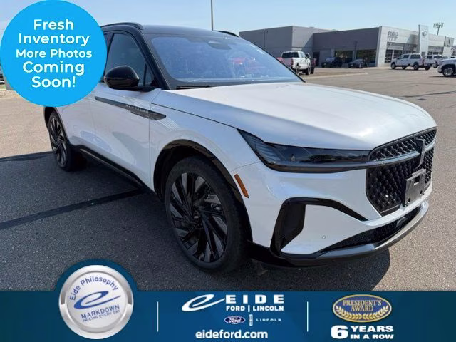 2025 White Platinum Metallic Tri-Coat Lincoln Nautilus Reserve AWD SUV