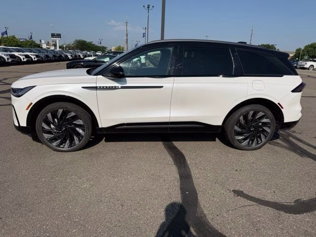 2025 White Platinum Metallic Tri-Coat Lincoln Nautilus Reserve AWD SUV