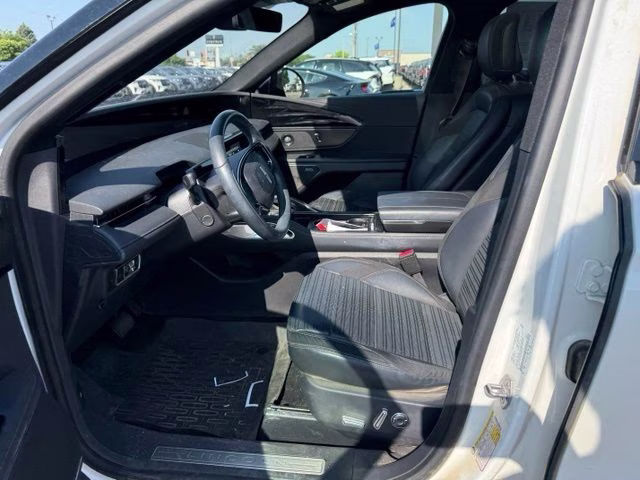 2025 White Platinum Metallic Tri-Coat Lincoln Nautilus Reserve AWD SUV