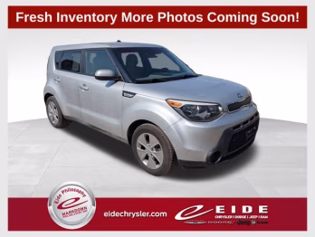 2016 Bright Silver Kia Soul Base FWD Hatchback