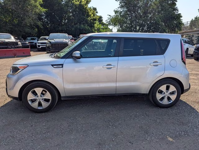2016 Bright Silver Kia Soul Base FWD Hatchback