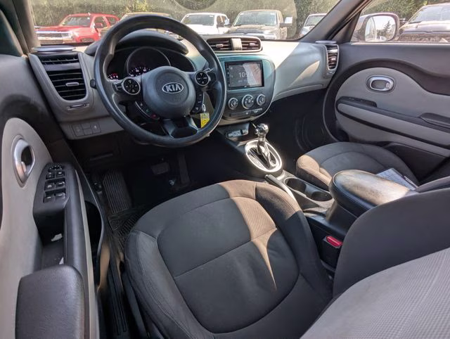 2016 Bright Silver Kia Soul Base FWD Hatchback