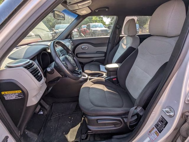 2016 Bright Silver Kia Soul Base FWD Hatchback