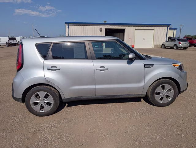 2016 Bright Silver Kia Soul Base FWD Hatchback