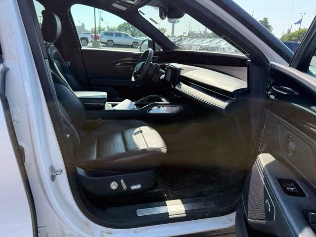 2025 White Platinum Metallic Tri-Coat Lincoln Nautilus Reserve AWD SUV