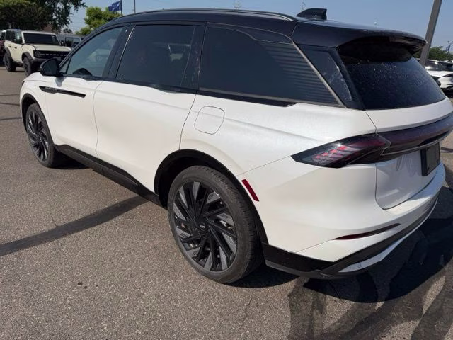 2025 White Platinum Metallic Tri-Coat Lincoln Nautilus Reserve AWD SUV